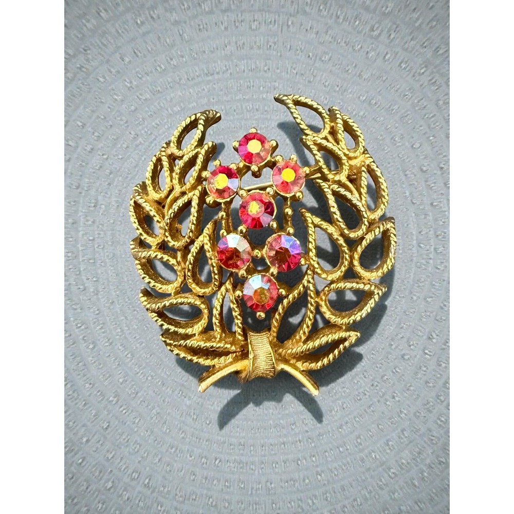 Lisner Vintage Gold Tone Crystal Laurel Wreath Brooch Pin Red Aurora Borealis